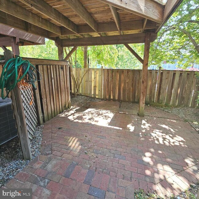 Building Photo - 5911 Sir Cambridge Way