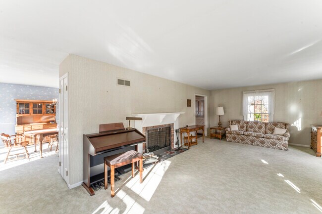 Building Photo - 23 Westview Dr