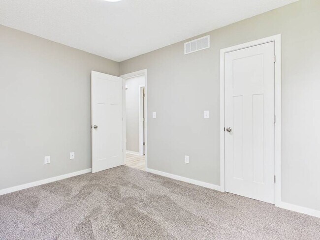 Building Photo - 1206 Foxridge Dr