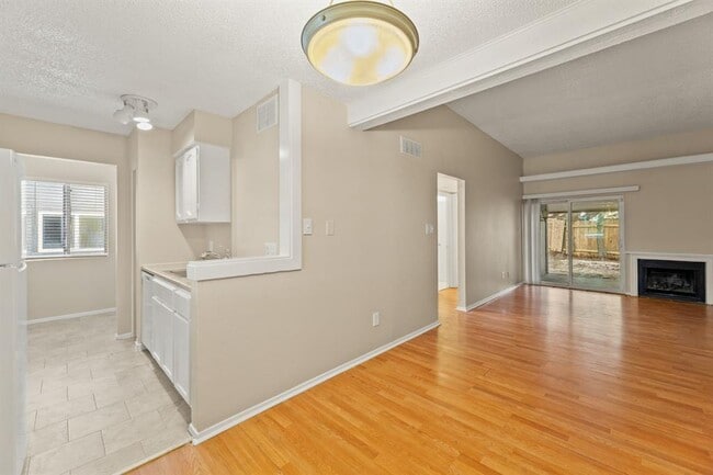 Building Photo - 6901 Woodhue Dr