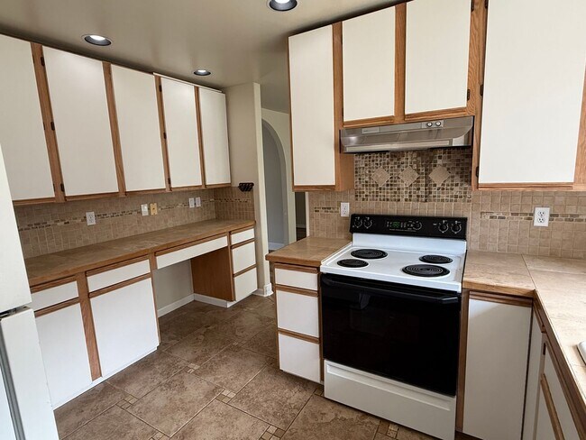 Building Photo - Charming No-Stairs Rambler – Move-In Ready...