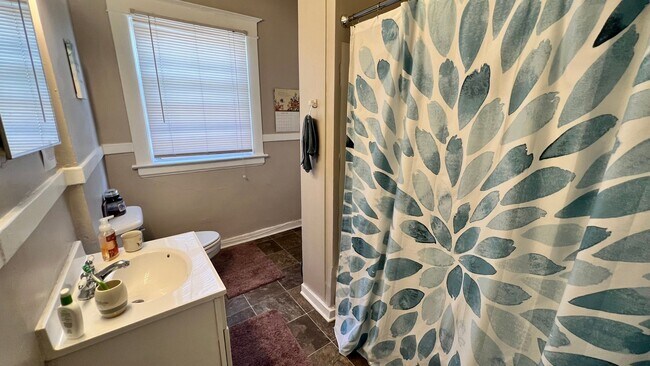 Building Photo - 1211 Bridge St NW