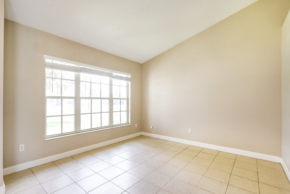 Building Photo - 1306 Silverthorn Dr