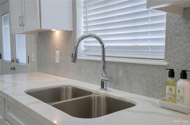 Building Photo - 41 N 15th St