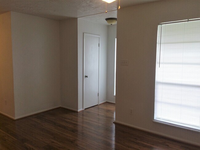 Building Photo - 3511CU