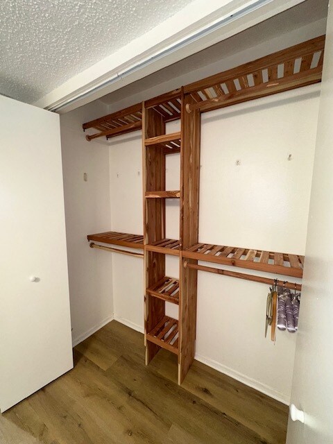 Building Photo - Oaks III - E104