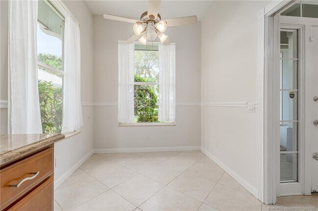 Building Photo - 2102 SW Mayflower Dr
