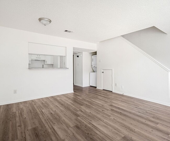 Building Photo - 2111 Holly Hall St