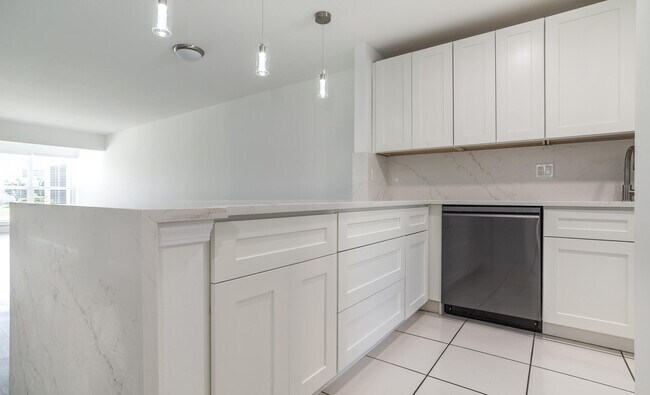 Building Photo - 2830 SW 13th St