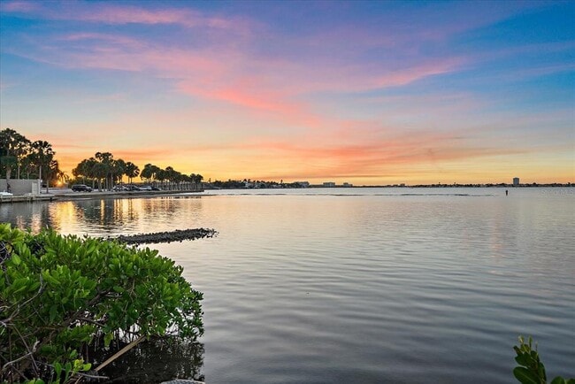 Building Photo - 3348 Old Oak Dr