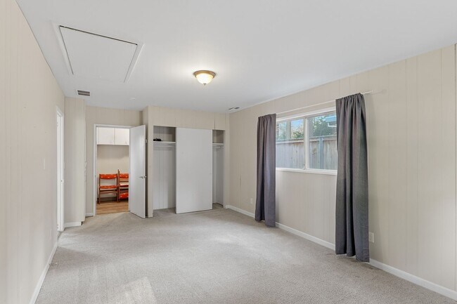 Building Photo - Bright & Comfortable Home with Private Patio and Covered Parking