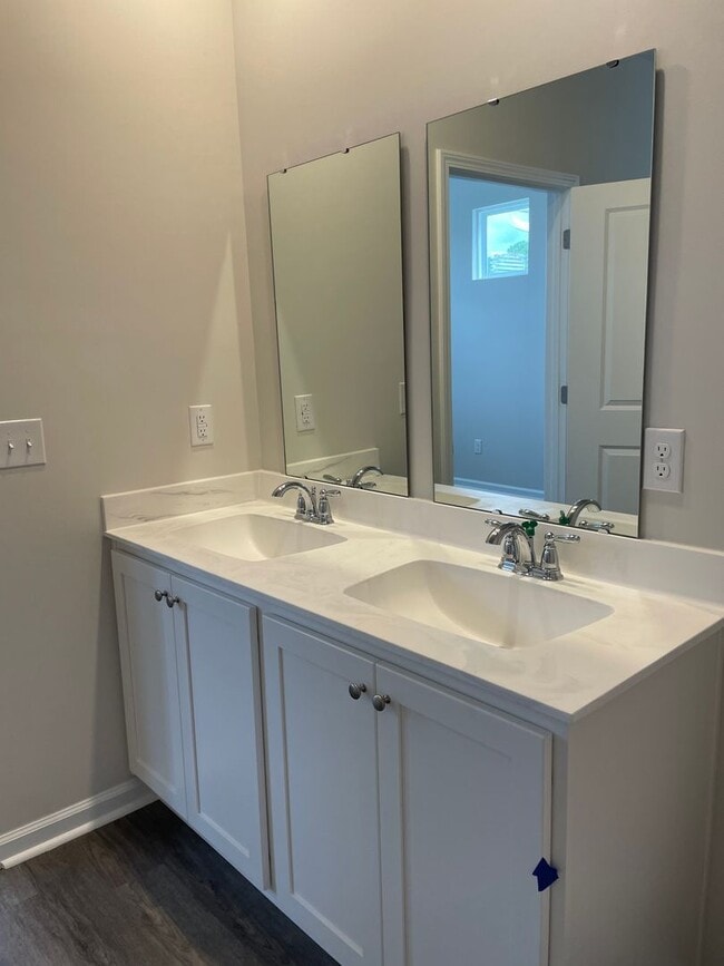 Building Photo - 3600 Whaley Wy