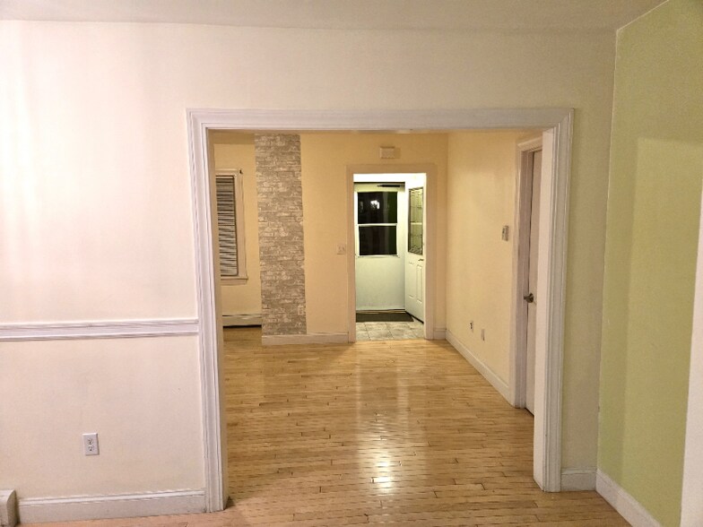 Building Photo - 41 Pine St