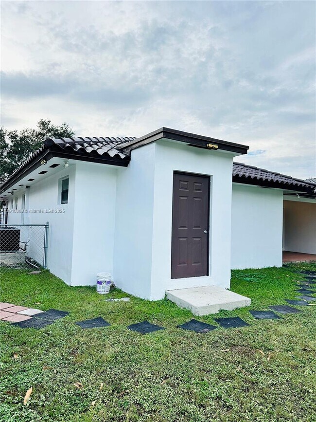 Building Photo - 1101 NW 134th Pl