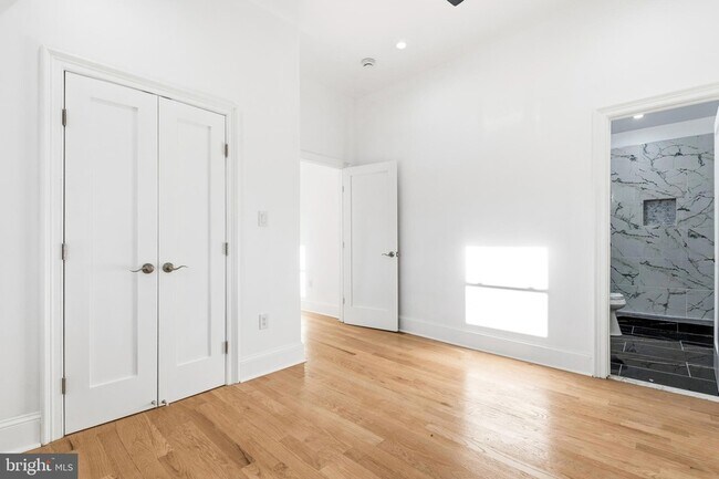 Building Photo - 6218 Suitland Rd
