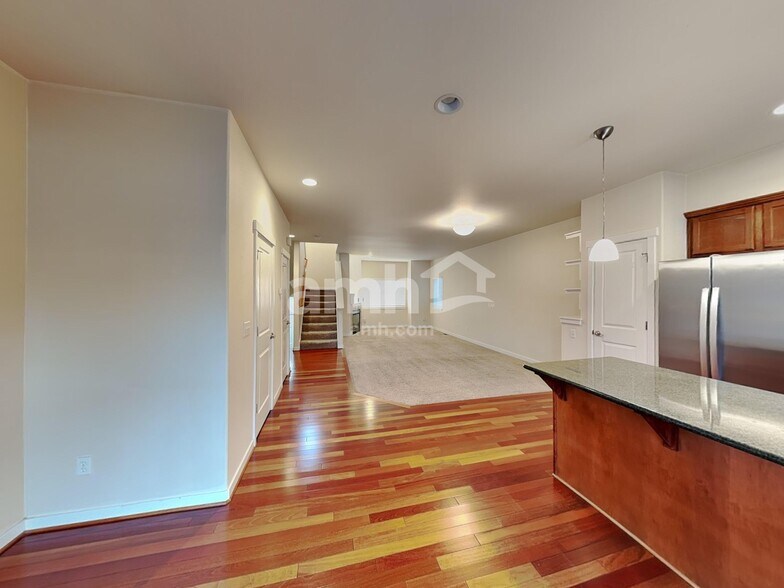 Building Photo - 7341 Rainier Dr