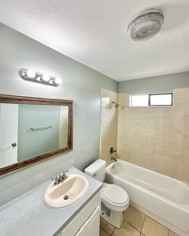Building Photo - Modern Comfort in a Spacious 4BR Home
