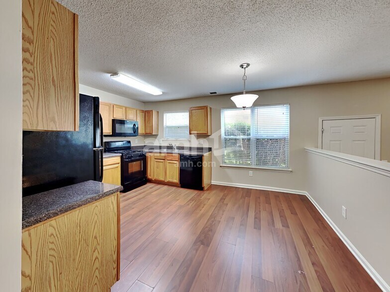 Building Photo - 551 Rosalind Terrace