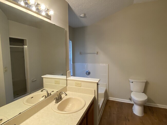 Building Photo - COMING SOON – 3 Bedroom, 2 Bathroom Single...
