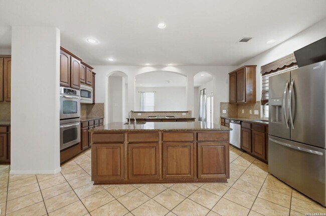 Building Photo - Spacious 5-Bedroom Home for Lease in Desirable Cibolo Location!