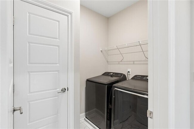 Building Photo - 1821 Sanford Dr