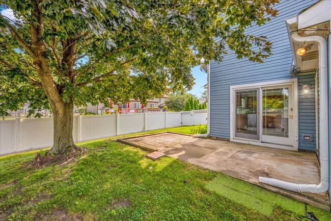 Building Photo - 1426 Walnut Cir