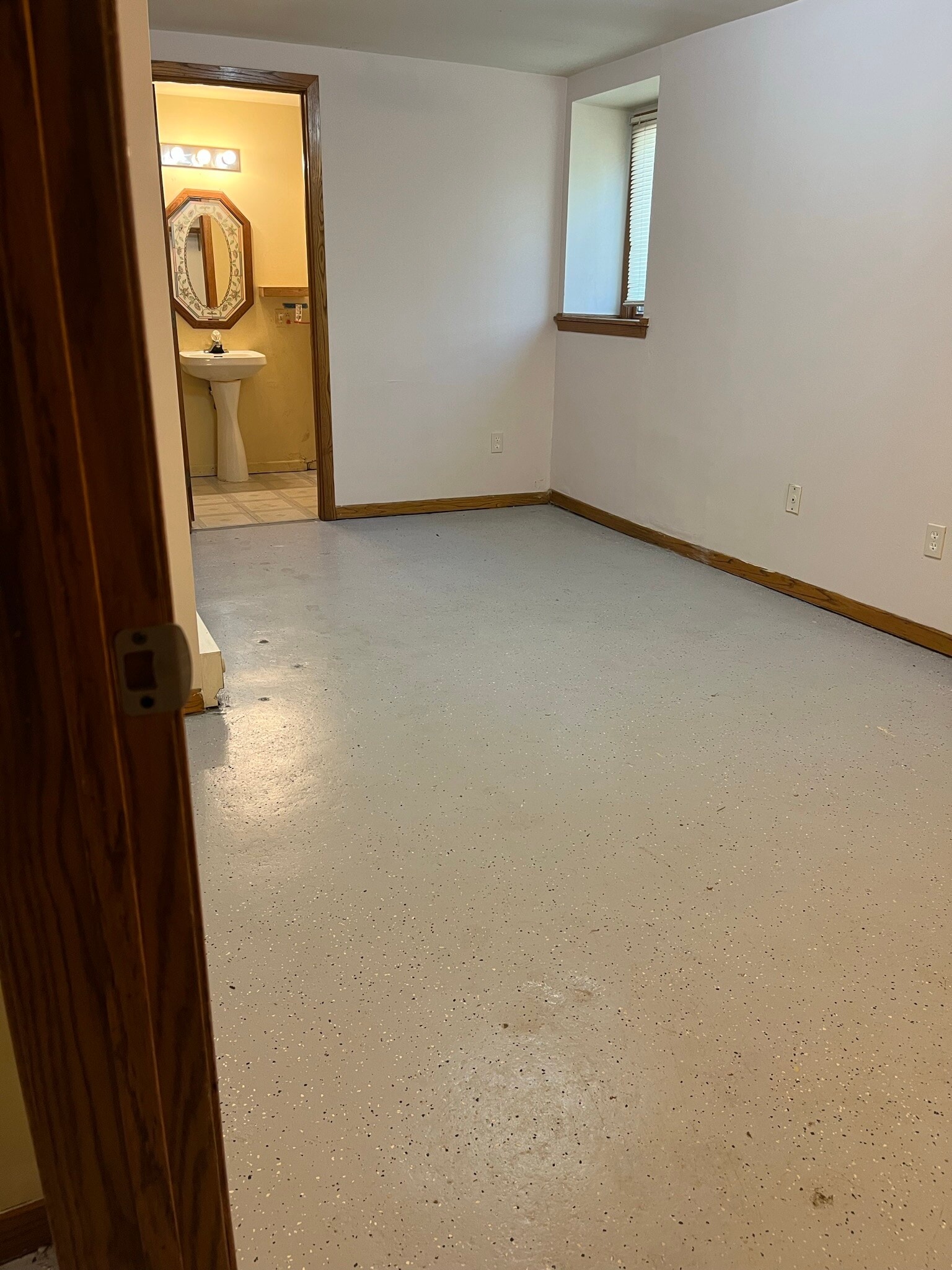 Building Photo - 220 Center St