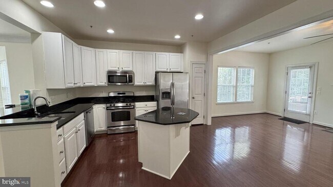 Building Photo - 9658 Atterbury Ln