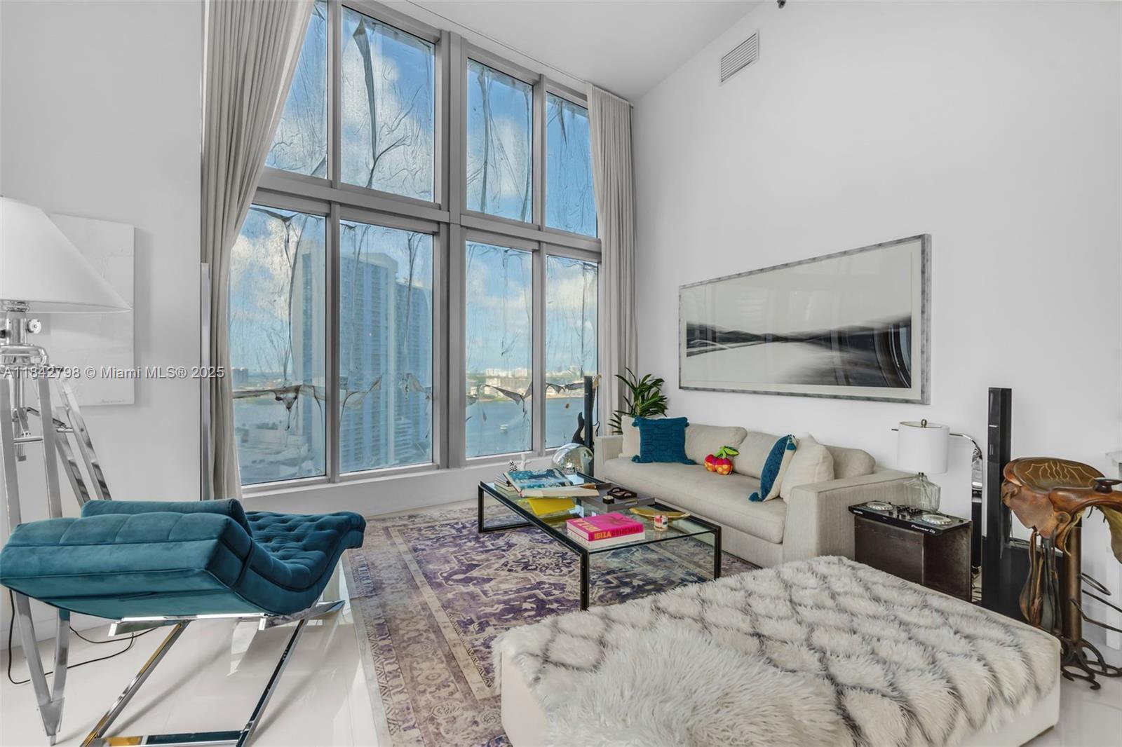 Building Photo - 465 Brickell Ave
