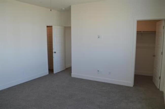 Building Photo - 2451 Galiano Dr