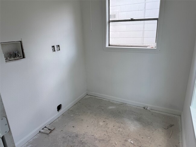Building Photo - 411 N Baron St