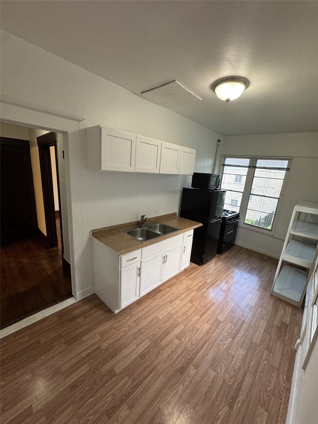 Building Photo - 1612 Heights Blvd