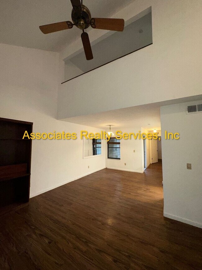 Building Photo - Charming 2 Bedroom, 2 Bath Home Near Veteran’s Park – A Must See!