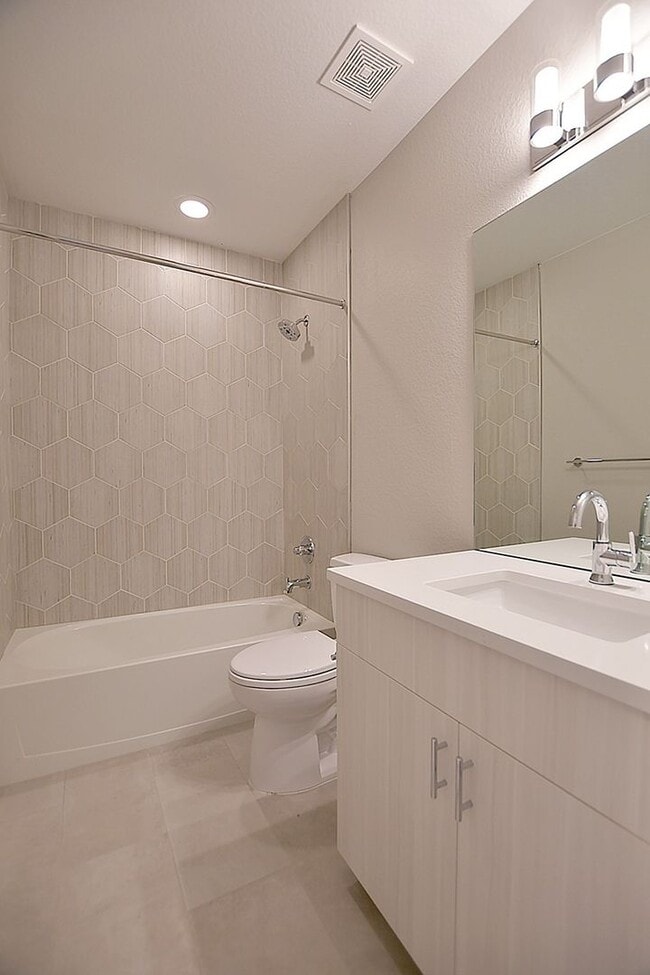 Building Photo - Town Home for Rent in Tennyson Neighborhoo...