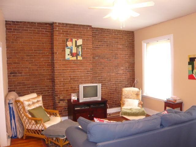 Building Photo - 435 Hanover St