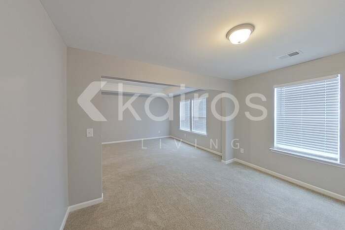 Building Photo - 101 Silver Maple Ln