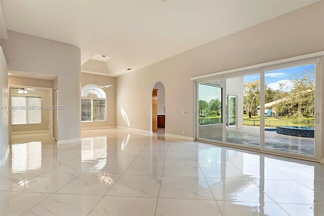 Building Photo - 10133 NW 48th Dr