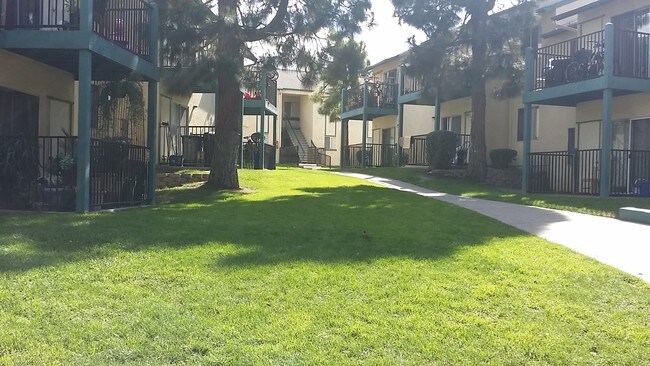 Building Photo - Shadowbrook Apartments