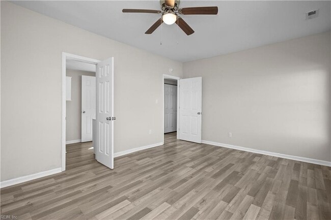 Building Photo - 926 W 26th St