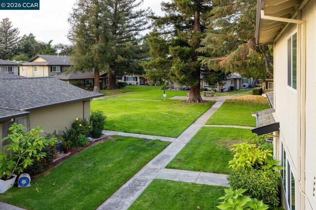 Building Photo - 1033 Mohr Ln