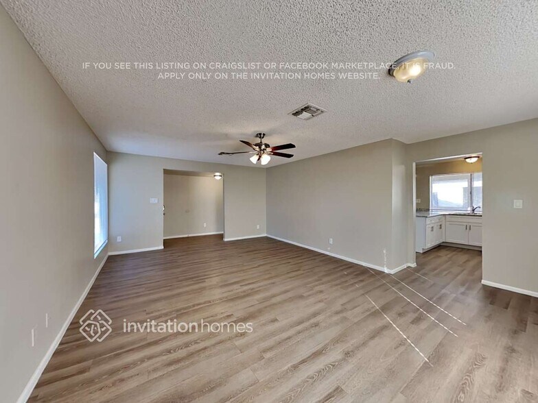 Building Photo - 5638 W Comet Ave