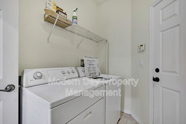 Building Photo - 12052 Jade Ave