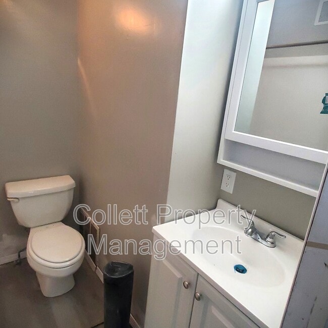 Building Photo - 1924 E 123rd St