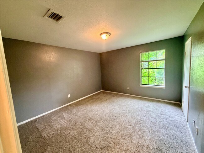 Building Photo - 15811 Nutcracker Ct