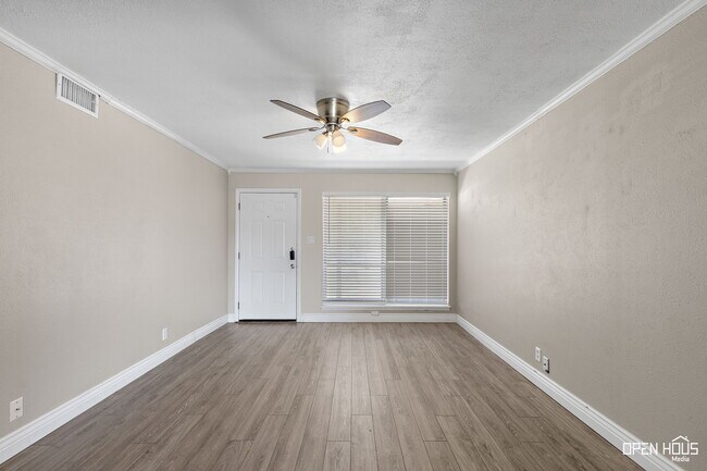 Building Photo - 4615 Hollandale Ave