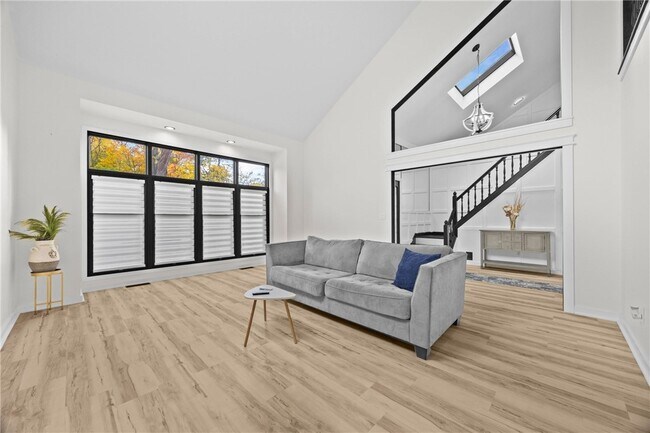 Building Photo - 112 Heather Ridge