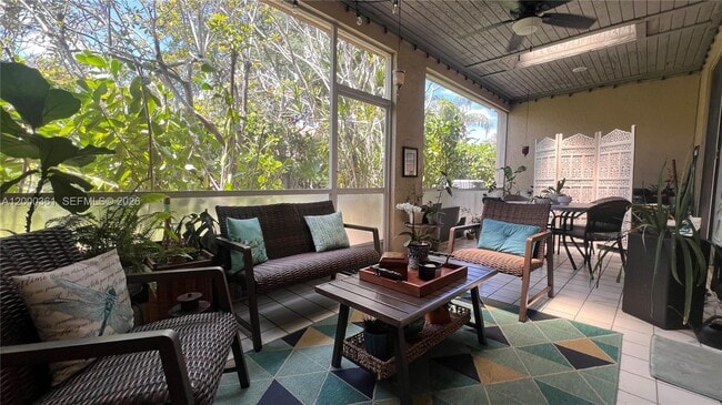 Building Photo - 6762 Via Regina