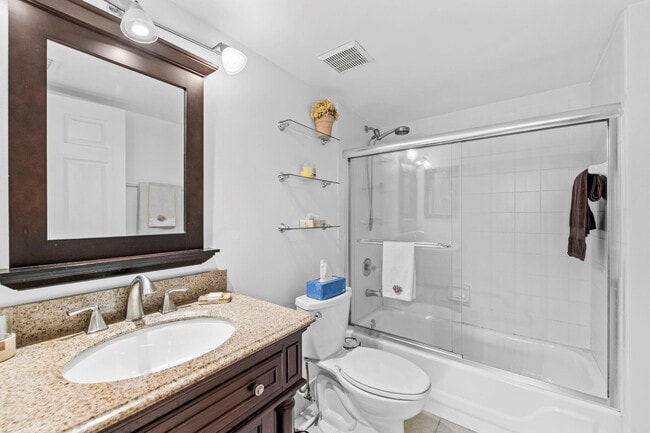 Building Photo - 2005 SE 10th Ave