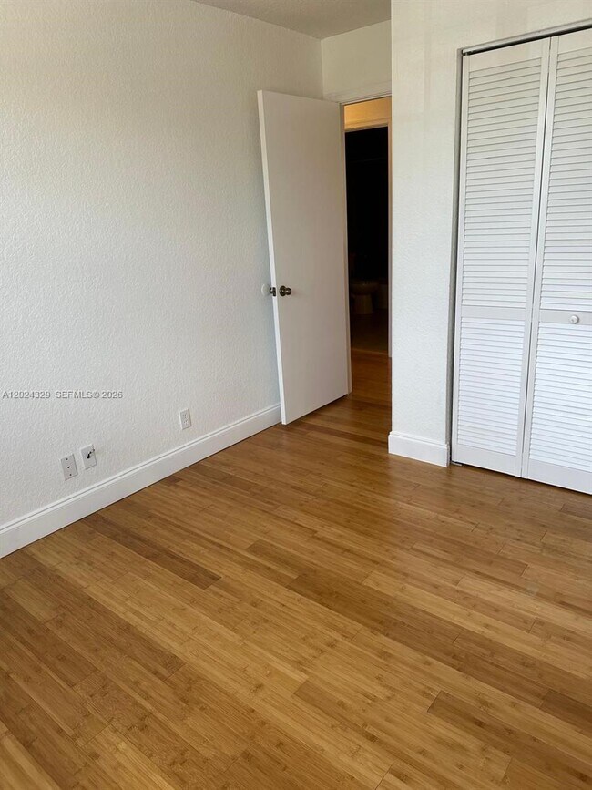 Building Photo - 11090 Baybreeze Way