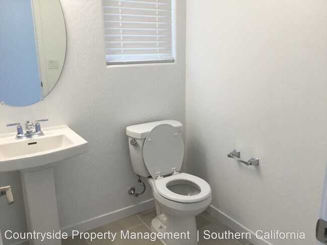 Building Photo - 4 br, 2.5 bath House - 3942 Wrenwood Avenue